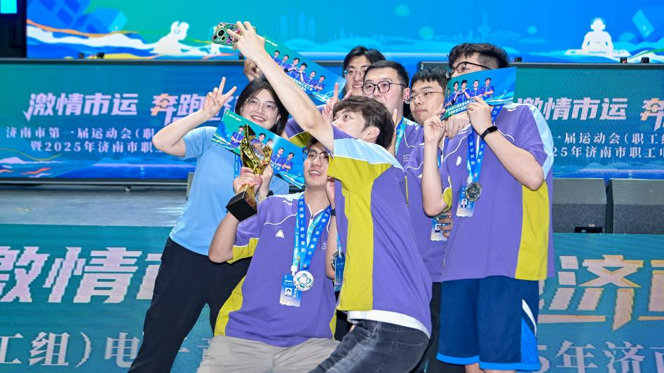 他总能在重 他总能在重