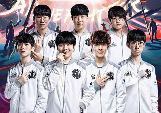 着广大球迷 着广大球迷